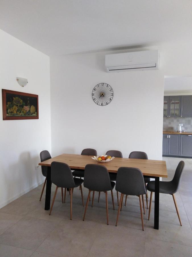 Vila Dubravka - Schoen Und Komfortabel Inmitten Von Olivenbaeumen Und Weinbergen Mit Whirlpool Valtura المظهر الخارجي الصورة