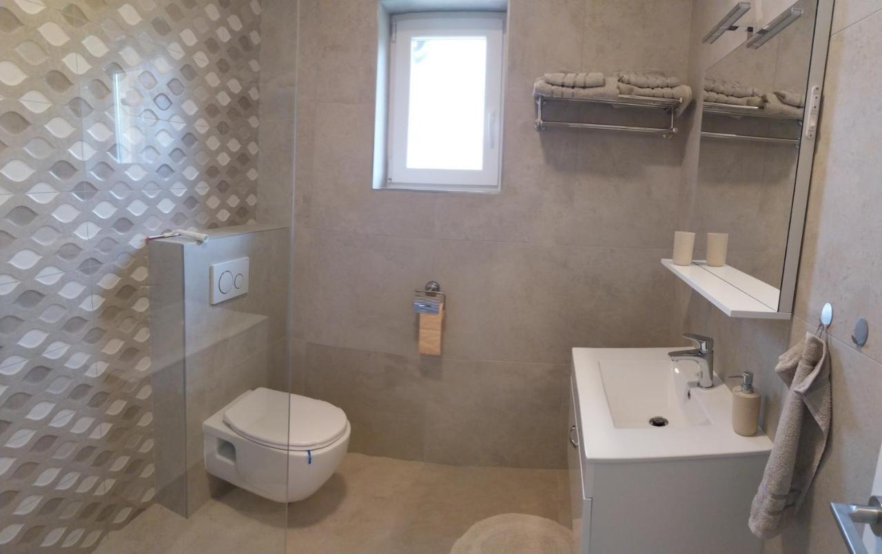 Vila Dubravka - Schoen Und Komfortabel Inmitten Von Olivenbaeumen Und Weinbergen Mit Whirlpool Valtura المظهر الخارجي الصورة
